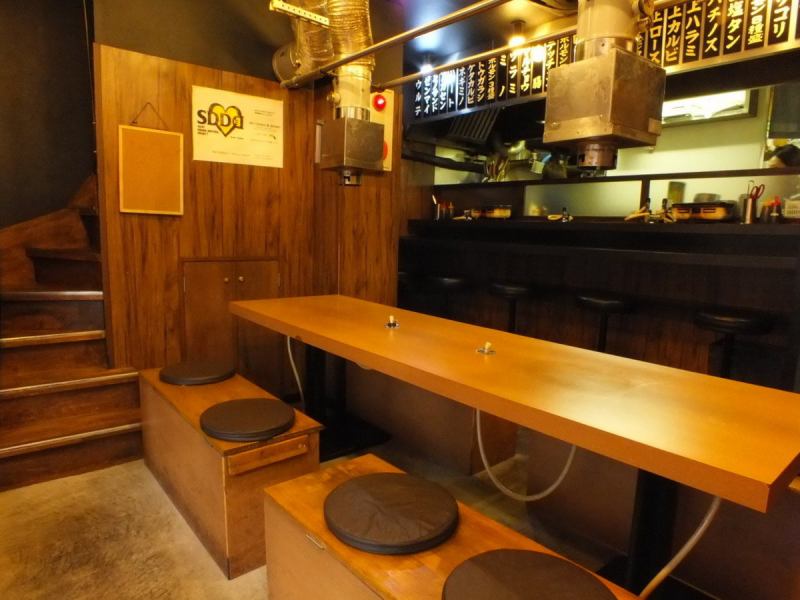 一樓桌子和櫃檯座位♪請在老式空間品嚐精緻的harami和荷爾蒙!!!盡快預訂!!!