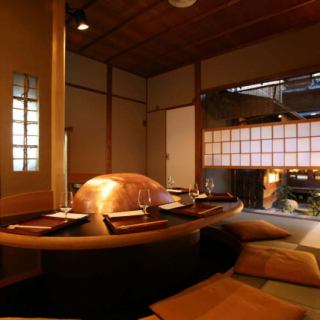【座敷カウンター席/6席】心地よく会話が弾む、デートや接待に◎