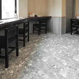 お1人様での利用に便利なカウンター席ございます。