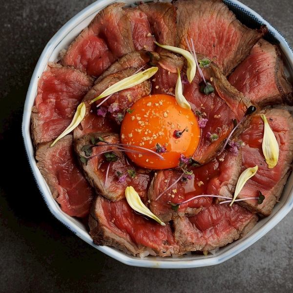 当店ではお酒に合うおつまみメニューはもちろんのこと、飲み終わりの〆の料理も充実しております。食欲をそそる繊細な盛り付けに見た目に負けず劣らずの絶妙な味付けに箸が止まらなくなること間違いなしです。赤羽屈指の割烹おもちにご来店心よりお待ちしております。