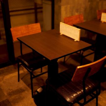 2名様向けテーブル席少人数様向けのお席でありながら広々とご利用いただけるお席です。赤羽でのデートや普段飲み会・記念日等にもおすすめです。