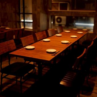 8～10名様向けテーブル席１０名様までご利用いただける団体様向けのテーブル席です。洗練された和空間で当店自慢の割烹料理と共にお楽しみください。