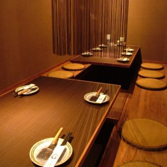 A semi-private room for a digging kotatsu for up to 20 people is separated by a curtain.Please relax slowly!
