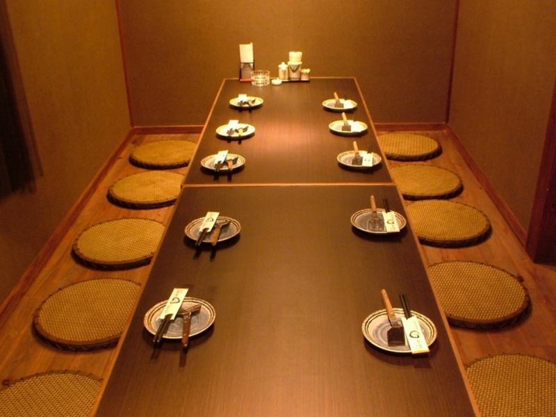 可容納 2 至 20 人的半私人被爐座位區。可用於女生聚會、公司宴會等多種場合。還有桌席座位◎