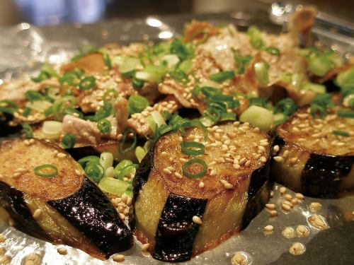 Hot grilled eggplant and pork roses