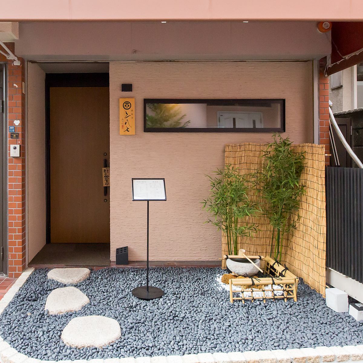 大人の隠れ家で味わうこだわり鉄板焼き。今夜は特別な時間を。