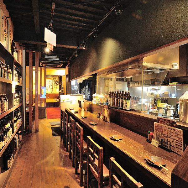 【デートやサクのみにオススメのカウンター席も◎】デートやサクのみにオススメのカウンター席も完備！カウンター席なら目の前で串が焼きあがる様子もお愉しみいただけます☆