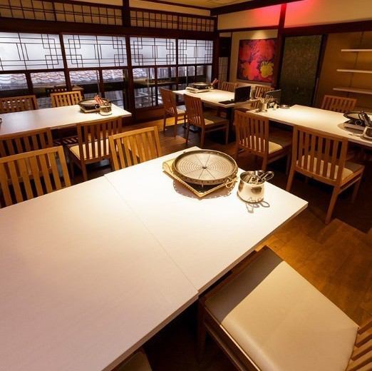 [2F] Private table room for up to 18 people! Popular for banquets, casual drinking parties with office workers, women, and friends.Reservation is prioritized! Up to 50 people can be reserved! Can also be used for welcome and farewell parties and various banquets ◎ If you are making a reservation for a group, please contact us in advance and early ♪ [Karasuma / Korea Cooking / All-you-can-drink / Samgyeopsal / Meat / Yakiniku]