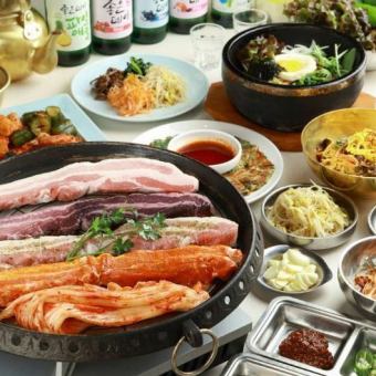 For a welcome and farewell party! For 4 people~♪ [Cut into approximately 2cm thick slices] ``Extra-thick Samgyeopsal Course'' with all-you-can-drink included