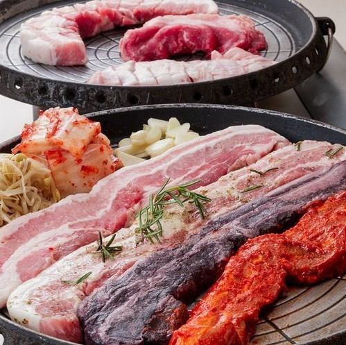 For a year-end party! All-you-can-drink is also available★ Enjoy Sangen Pork Samgyeopsal in a variety of flavors! Delicious! There are 7 flavors to choose from♪