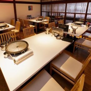 [最多20人]宽敞的日式现代空间适合团体/部门宴会（通常4个座位x 3/6个座位x 1）