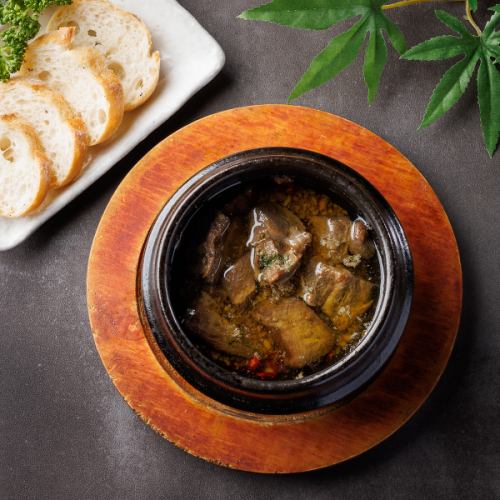 牛タンのアヒージョ