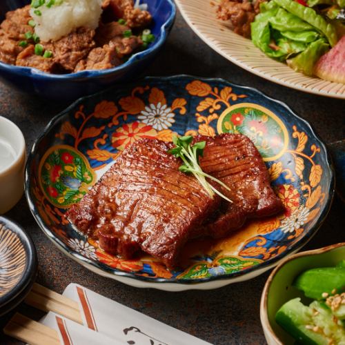 【自慢の炭火焼きタン】