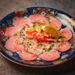 生和牛タンの絶品カルパッチョ