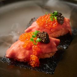 生和牛タン肉寿司