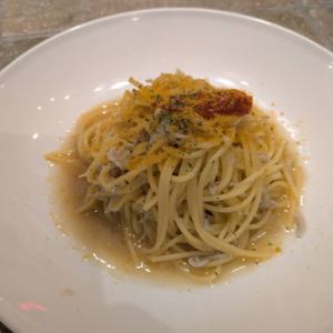 银鱼和干鲻鱼子辣椒