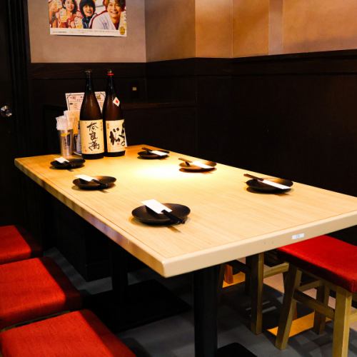 <p>【轻松的包间】距离刈谷站步行2分钟，充满日式风情，适合成年人放松的氛围的餐厅。我们拥有可容纳2人及以上客人的完全私人包厢，是刈谷站招待客人、女生聚会、联谊会等宴会的理想场所。我们还提供适合各种预算的宴会套餐方案。我们还为生日和周年纪念日提供特别惊喜福利！</p>