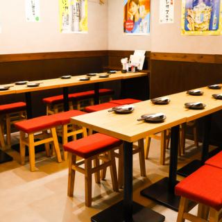 距离刈谷站仅 2 分钟路程，餐厅充满日式魅力，拥有适合成年人的轻松氛围。我们的私人房间可容纳 2 至 60 人，是刈谷站招待客人、女生之夜、团体约会和其他活动的理想场所。