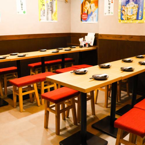 距离刈谷站仅 2 分钟路程，餐厅充满日式魅力，拥有适合成年人的轻松氛围。我们的私人房间可容纳 2 至 60 人，是刈谷站招待客人、女生之夜、团体约会和其他活动的理想场所。