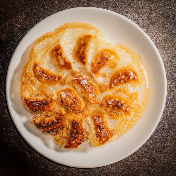 伝統と革新を続ける本場の博多一口餃子は注文必須！
