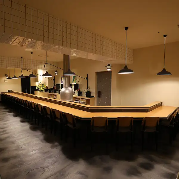 Our private space, accommodating up to 20 people, is perfect for company parties and group gatherings. The spacious layout, centered around a large counter, allows for relaxed conversation while you dine. The live cooking experience, where dishes are prepared right in front of you, is another highlight, allowing you to fully enjoy your time without worrying about your surroundings and making your party even more special. Private bookings are available, so please feel free to inquire! Street View of the interior → https://maps.app.goo.gl/igpoBMCydUGVhVp6A