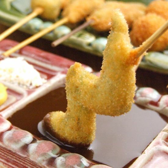 午餐菜單有8種炸串2,420日圓～10種特別烤串。