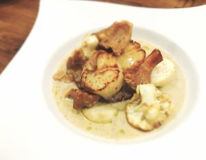 北海道産ホタテ貝とセップ茸のフリカッセ　　トリュフの焼きリゾットと共に
