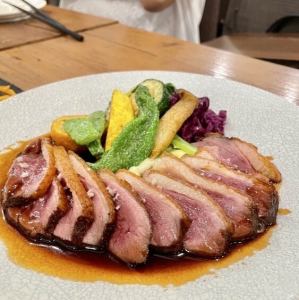 鴨胸肉のロティ　ソースエーグルドゥース