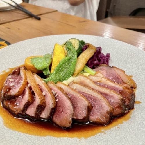 鴨胸肉のロティ　ソースエーグルドゥース