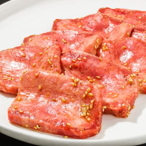 Recommended for year-end and New Year parties! Specializing in yakiniku banquets, tasting popular cuts such as "extra thick tongue" with 2 hours of all-you-can-drink! "New" Uesugi course