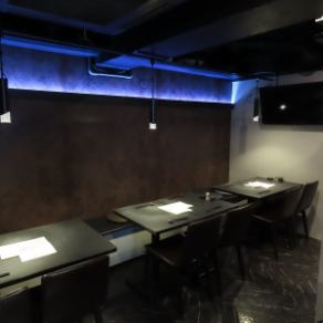 ２名様テーブル×４席ございます。