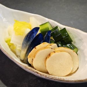 腌制山药和各种蔬菜