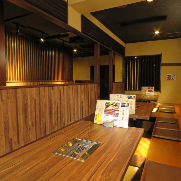 There are 4 tables in the horigotatsu tatami room.The space between the seats is wide, so you can spend a relaxing time.It is also recommended for gatherings with family and friends.