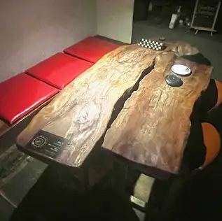 ベンチシートタイプのお席です。