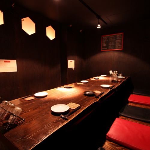 Various such as private rooms and table seats