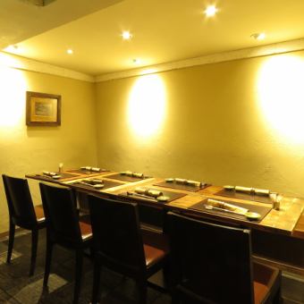 4 persons × 2 tables