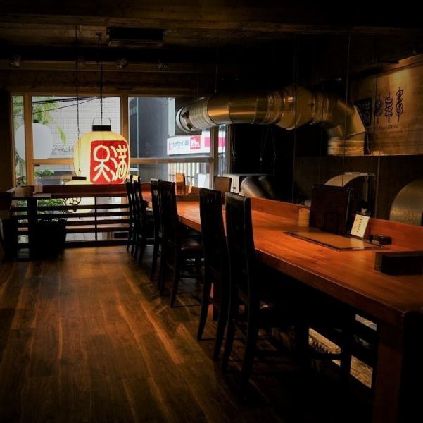 [Counter seats] Counter seats recommended for quick drinks and dates ♪ It is such a cozy space that even one person can easily come to the store ☆ The 2nd floor to the 1st floor and the cooking scenery can be overlooked, so the feeling of liberation is outstanding!
