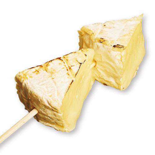 Camembert cheese skewers