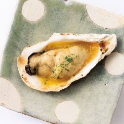Grilled oysters in the shell with garlic butter
