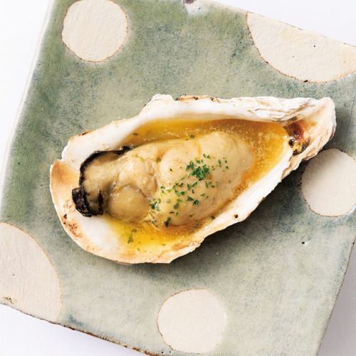 Grilled oysters in the shell with garlic butter