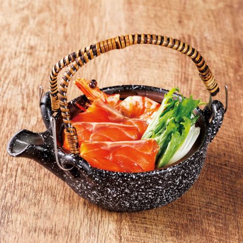 Salmon and shrimp earthenware pot