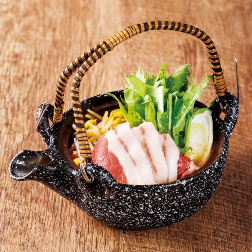 Yukgaejang hotpot-style earthenware teapot