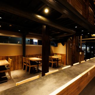 【1F】調理風景が目の前で楽しめるテーブル席!