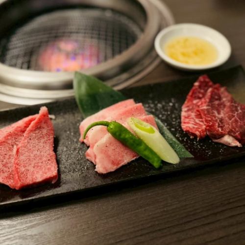【アクセス抜群！新宿で焼肉を楽しむなら「焼肉酒家 李苑 新宿店」へ🥩】
 
「焼肉酒家 李苑 新宿店」は、新宿三丁目駅から徒歩約1分と好立地！
お仕事帰りのディナーや週末のデート、急なご会食にも気軽にご利用いただけるのが魅力✨
モダンで落ち着いた空間の中、上質で種類豊富な和牛をご堪能いただけます。 
創業昭和61年から受け継がれるオモニ特製のタレが、素材の味を一層引き立てます。 
新宿で焼肉店をお探しの方は、ぜひ一度足をお運びください✨
Just 1 min from Shinjuku Sanchome! Enjoy A5 Wagyu in a stylish, relaxing space—perfect for dinner. 🥩✨

【おすすめメニュー紹介】

・当店の人気No.1は「国産牛カルビ」！特選牛ならではの旨みが楽しめます！ 
・A5ランクの宮崎牛や短角牛が味わえる「和牛コース」は、接待や特別な日にもおすすめ。 
・「2時間飲み放題」は、生ビールや生マッコリを含む全37種をご用意。

詳細やご予約は下の【予約】リンクから👇

🏮【焼肉酒家 李苑 新宿店】 
住所：東京都新宿区新宿５丁目１８−１６ shinjuju-five B1F
アクセス：東京メトロ「新宿三丁目駅」E1出口 徒歩1分 
営業時間： 
ランチ：月～土 11:30～14:00（L.O.13:45） 
ディナー：月～金 17:00～23:00（L.O.22:30） 
  土日祝 17:00～23:00（L.O.22:30） 
定休日：年末年始