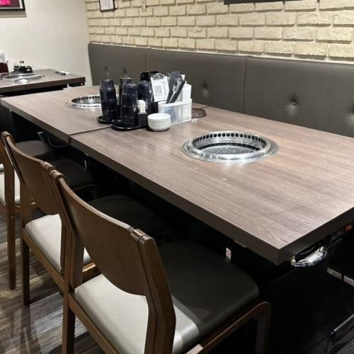 [新宿的高品質烤肉晚餐🥩]

烤肉酒屋里恩新宿店提供各種套餐，您可以享用精選和牛隻。
餐廳擁有現代而輕鬆的氛圍，非常適合晚餐或與特別的人約會。
請一邊品嚐最優質的肉，一邊享受輕鬆而特別的時光。
如果您想在新宿站附近享用烤肉，歡迎來訪！
在新宿燒肉坂屋里恩餐廳享用優質和牛晚餐——非常適合新宿站附近的約會！ ✨

【推薦菜單】

・最受歡迎的是「國產牛肋排」！您可以品嚐到精選牛肉的美味！
・推薦在招待客人或特殊場合享用A5等級宮崎牛和短角牛的「和牛套餐」。
- 「2小時無限暢飲」計畫提供生啤酒、生馬格利酒等共37種飲品。

欲了解更多詳情及預訂，請點擊下方[預訂]連結👇

🏮【烤肉Sakaya Rien新宿店】
地址：東京都新宿區新宿5-18-16新宿五地B1F
交通方式：東京地鐵「新宿三丁目站」E1出口步行1分鐘
營業時間：
午餐：週一至週六 11:30-14:00（最後點餐時間 13:45）
晚餐：週一至週五 17:00-23:00（LO 22:30）
週末及假日 17:00~23:00 (最後點餐時間 22:30)
休息日：年末年初