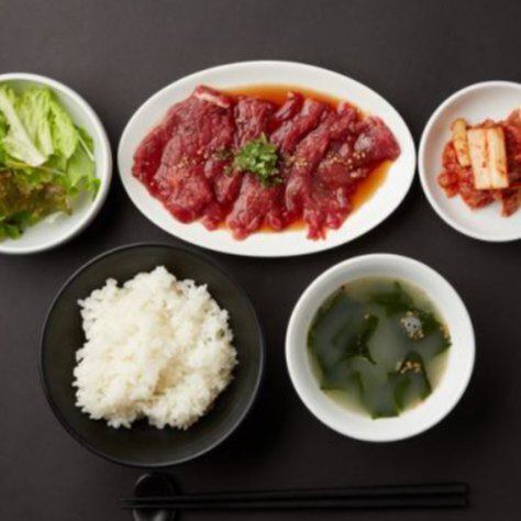 [Recharge your energy with a yakiniku lunch during the lingering heat of September!🍚]

During this time of year when you may be feeling tired from the heat, why not refuel with a hearty meal?
At Yakiniku Sakaya Rien Shinjuku Branch near Shinjuku Station, we offer a yakiniku set meal with rice, soup, all-you-can-eat kimchi, and salad during weekday lunchtimes.
You can enjoy high-quality meat, such as specially selected Miyazaki beef ribs and thick-cut tongue, which is very popular among regulars, so you'll be energized even in the afternoon.
Please stop by for a stamina lunch to get through the remaining heat of summer.
Beat the late-summer heat with a hearty yakiniku lunch at Yakiniku Shuka Lee-en Shinjuku🍚 Enjoy premium Wagyu, rice, soup, all-you-can-eat kimchi, and salad for an energizing afternoon🥩

[Recommended menu]

・Our most popular item is the "domestic beef ribs"! You can enjoy the delicious taste of specially selected beef!
・The "Wagyu Beef Course," where you can taste A5 rank Miyazaki beef and shorthorn beef, is recommended for entertaining or special occasions.
- The "2-hour all-you-can-drink" plan offers a total of 37 types of drinks, including draft beer and draft makgeolli.

For more details and reservations, please click the [Reservation] link below 👇

🏮【Yakiniku Sakaya Rien Shinjuku Branch】
Address: B1F, shinjuju-five, 5-18-16 Shinjuku, Shinjuku-ku, Tokyo
Access: 1 minute walk from Tokyo Metro "Shinjuku-sanchome Station" Exit E1
Opening hours:
Lunch: Mon-Sat 11:30-14:00 (LO 13:45)
Dinner: Mon-Fri 17:00-23:00 (LO 22:30)
Weekends and holidays 17:00~23:00 (LO 22:30)
Closed: New Year's holiday