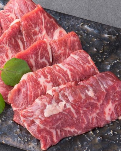 🐮 Enjoy the finest skirt steak 🐮

Yakiniku Sakaya Rien's [Premium Skirt Steak] 🥩✨
The first bite is rich and satisfyingly meaty.
And yet, the more you chew it, the softer it becomes.

The secret sauce brings out the flavor,
The fragrant aroma will whet your appetite 🔥

Please try this texture 🍽

💡 There are no seating or cover charges at Li Yuan!
You can enjoy your meal with peace of mind, paying only for the cost of the meal.

⏰ Business Hours
Lunch 11:00-15:00 (weekdays only)
Dinner 17:00-23:00

📞 Please feel free to make reservations or inquiries.

#Yakiniku Sakaya Liyuan #Lieyuan #Premium Skirt Steak #Skirt Steak #Meaty #Melt-in-a-Body Texture
#Secret sauce #Shinjuku yakiniku #Shinjuku gourmet #Shinjuku dinner #Yakiniku
#Established in 1986 #Omoni's Taste #Tokyo Gourmet #Tastestagram #Yakiniku Lover