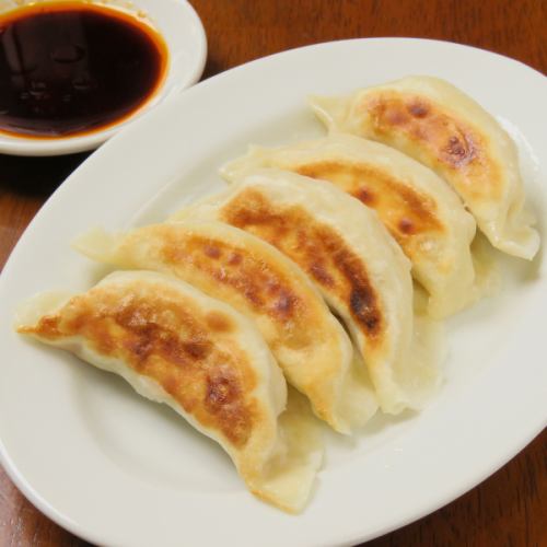 Handmade fried dumplings (5 pieces)/Spring rolls (3 pieces)/Seafood spring rolls (2 pieces)