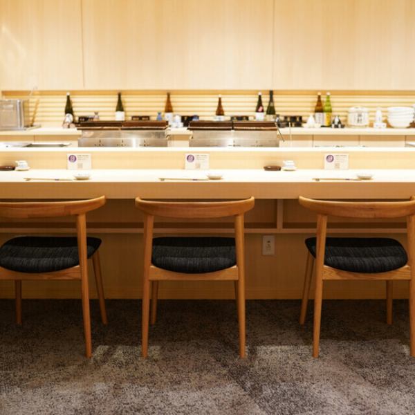 健康増進施設内にある立地で、入浴やフィットネス利用と食事を組み合わせた過ごし方が可能です◎施設全体は清潔で居心地が良く、食事の前後でゆったりと過ごせるのも魅力★温浴利用後には寿司カウンターで落ち着いた雰囲気を堪能できます☆また、アクセス面でも安心できる便利な立地は日常使いや特別な日にぴったり!