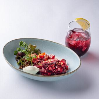 ビーツとサワークリームのサラダ パクチー添え
